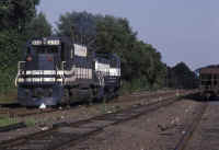 lirr103-274_Fresh-Pond-Junction_viewE_10-89_AJosephDaly.jpg (452246 bytes)